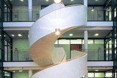 Energietechnik Haus der Wirtschaft IHK Atrium mit Wendeltreppe