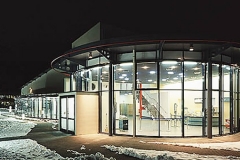 Energietechnik PatchBarracks Glasfassade mit Eingangsbereich